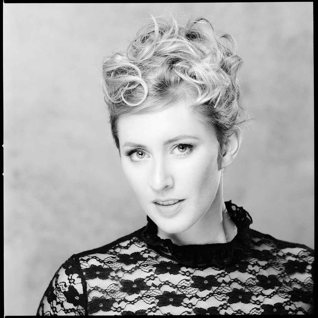 klassisch analog ;-) Foto &amp; Bild | portrait, portrait frauen, studio ...