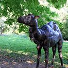 Klassische Darstellung von einem Kamel als Statue im Zoo Heidelberg