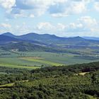 Klassische Sicht vom Lauener Steppenberg Oblik zu Milesovka (Milleschauer) und co. ...