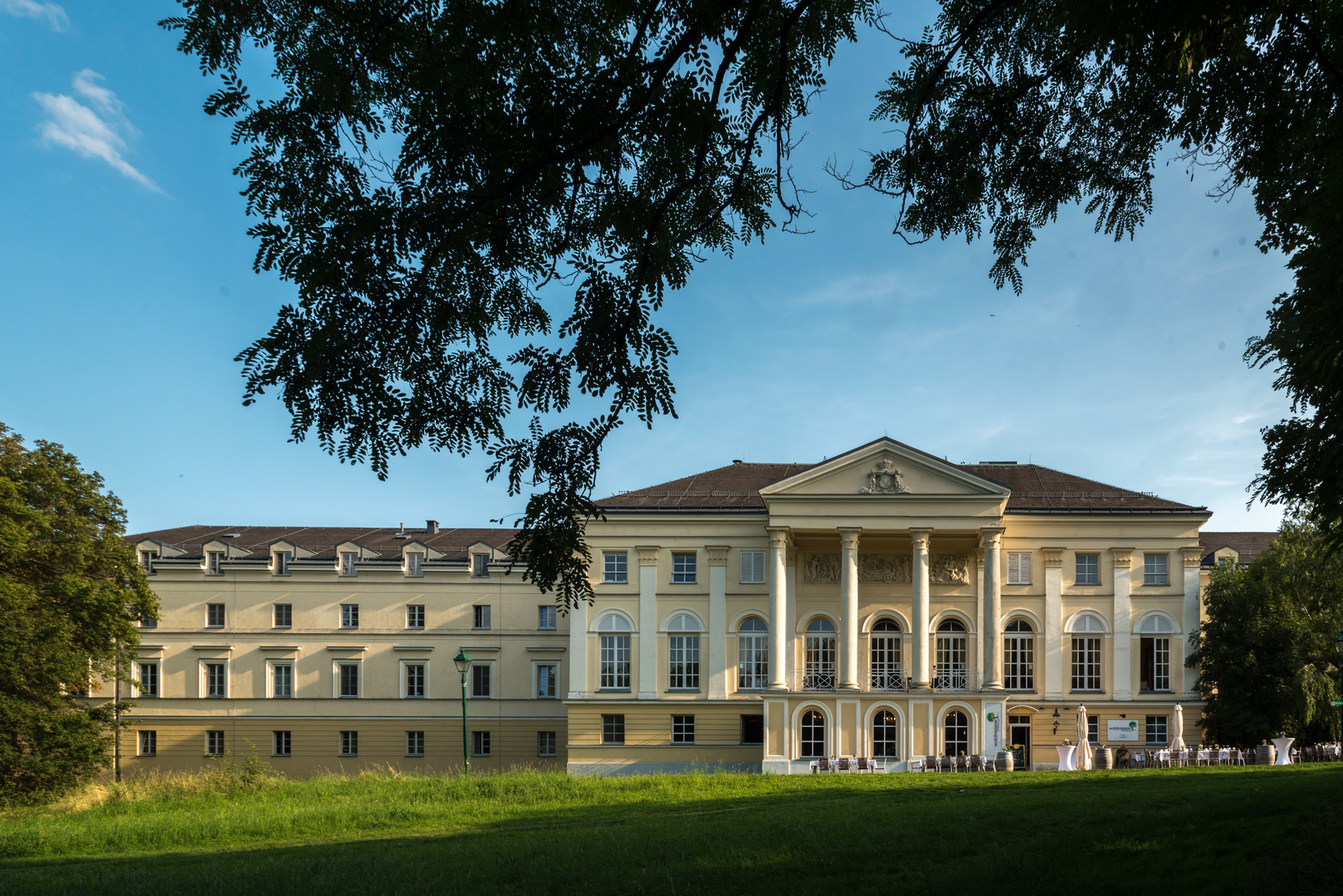 Klassizistisches neues Schloss Liechtenstein