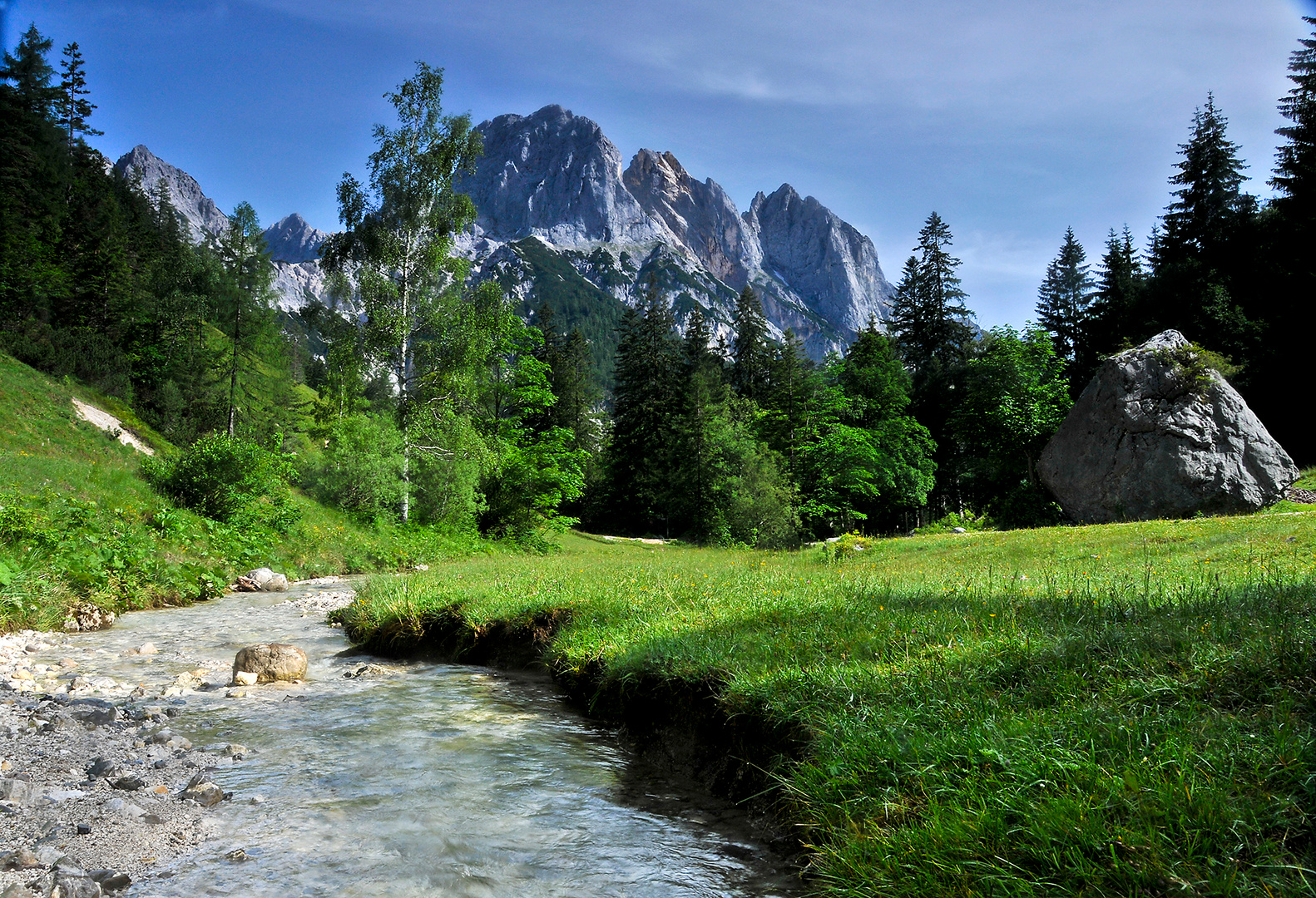 Klausbach in malerischer Landschaft