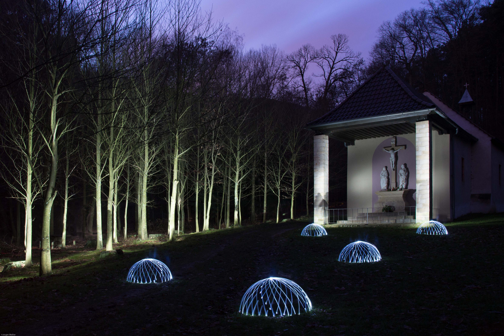 Klausenkapelle mit "Lightdomes"