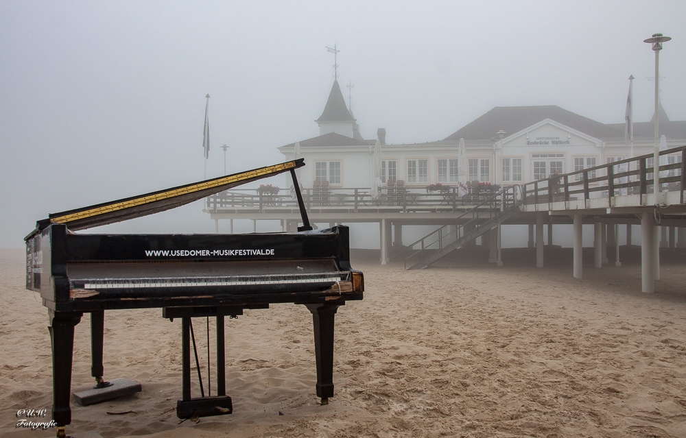 Klavier am Strand