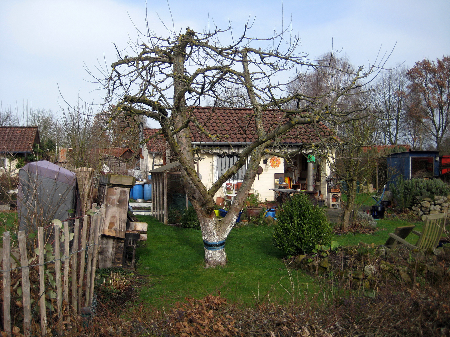 Klavier im Garten