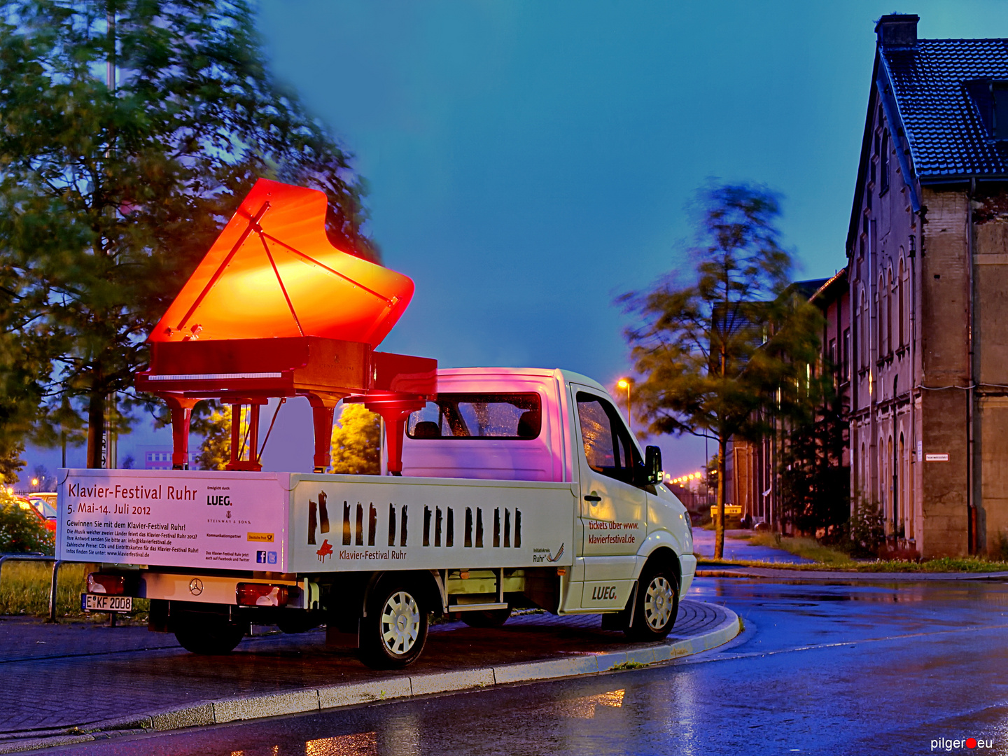 Klavier im Regen