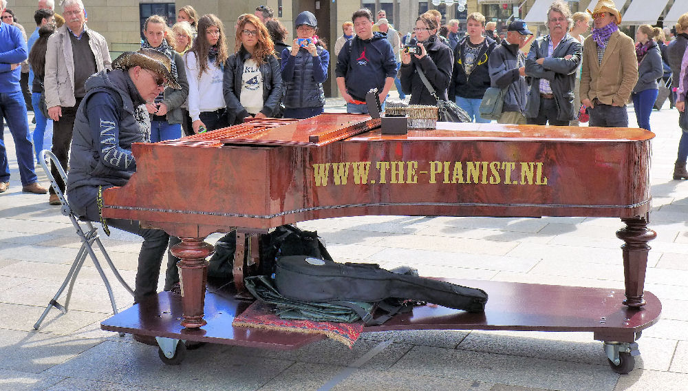 Klavierkonzert vor dem Kölner Dom