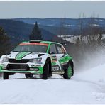 Klein Kalle spielt im Schnee