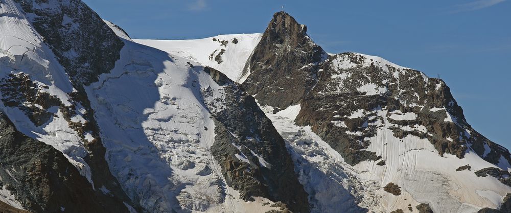 Klein-Matterhorn 3888m in einer Teleaufnahme vom Unterrthorn 3104m...