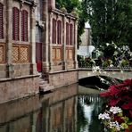 Klein Venedig im Spiegel - Teil der Markthalle in Colmar