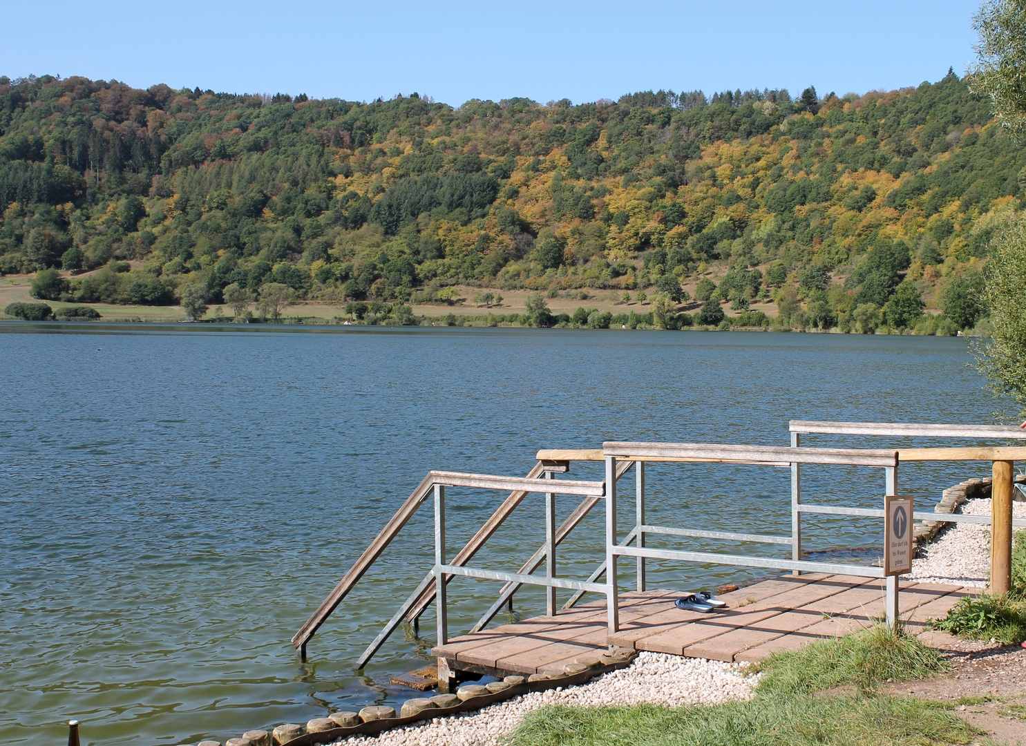 Kleine Abkühlung gefällig? Schwimmbad am Meerfelder Maar