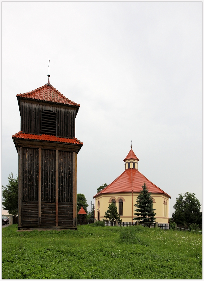 kleine achteckige Kirche in Radzieje