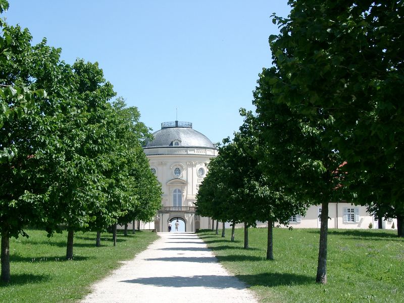 Kleine Allee beim Schloss Solitude