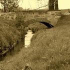 Kleine alte Bruchsteinbrücke bei uns im Dorf