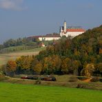 Kleine Bahn unterm großen Kloster