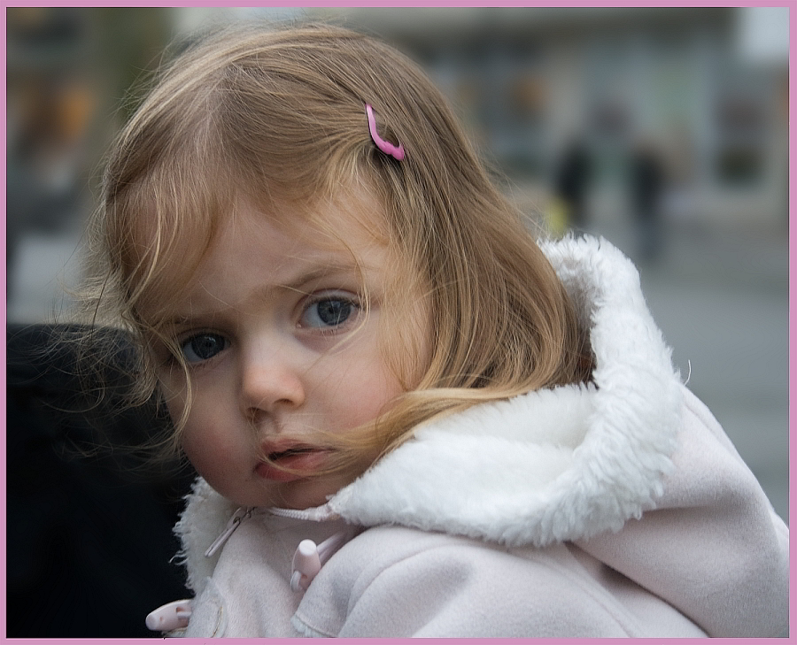 Kleine Besucherin in Limburg