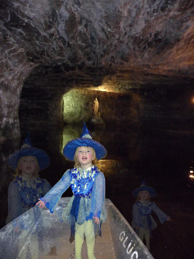 kleine blaue Hexe bei der heiligen Barbara der Bergleute