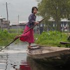 Kleine Bootsführerin am Inle Lake