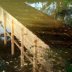 kleine brücke im spiegel