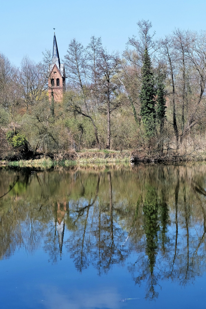 Kleine Dorfkirche (2)