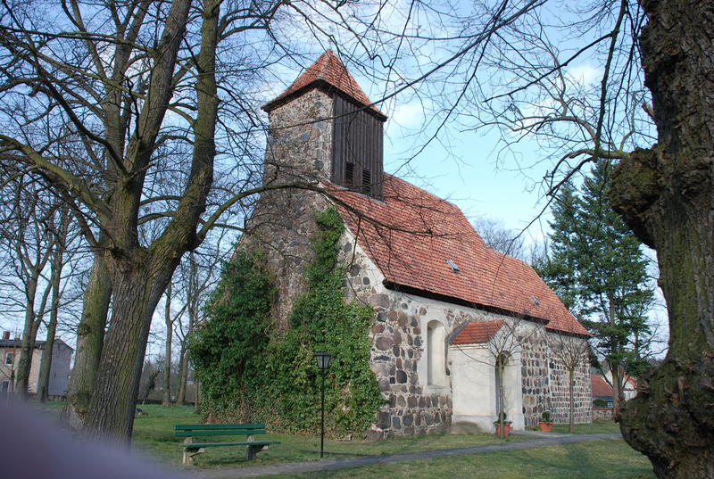 Kleine Dorfkirche von 1375