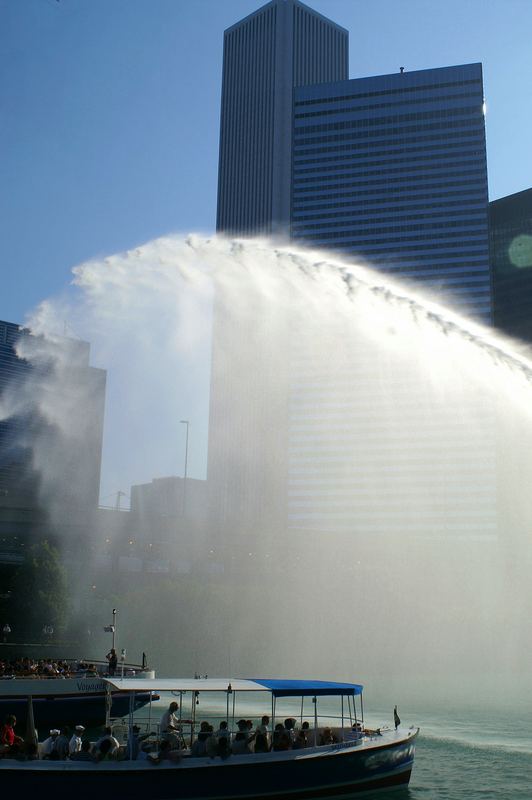 Kleine Erfrischung gefällig? The Centennial Plaza and Fountain