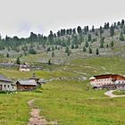 Kleine Fanes Alm und Lavarella Hütte auf 2050 m