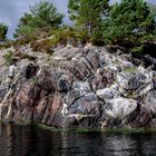 kleine Felseninsel im Fjord