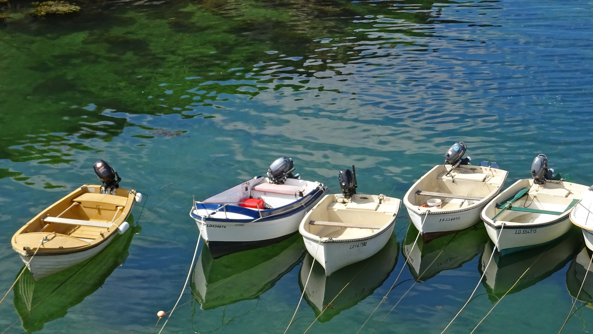 Kleine Fischerboote auf La Groix, Frankreich