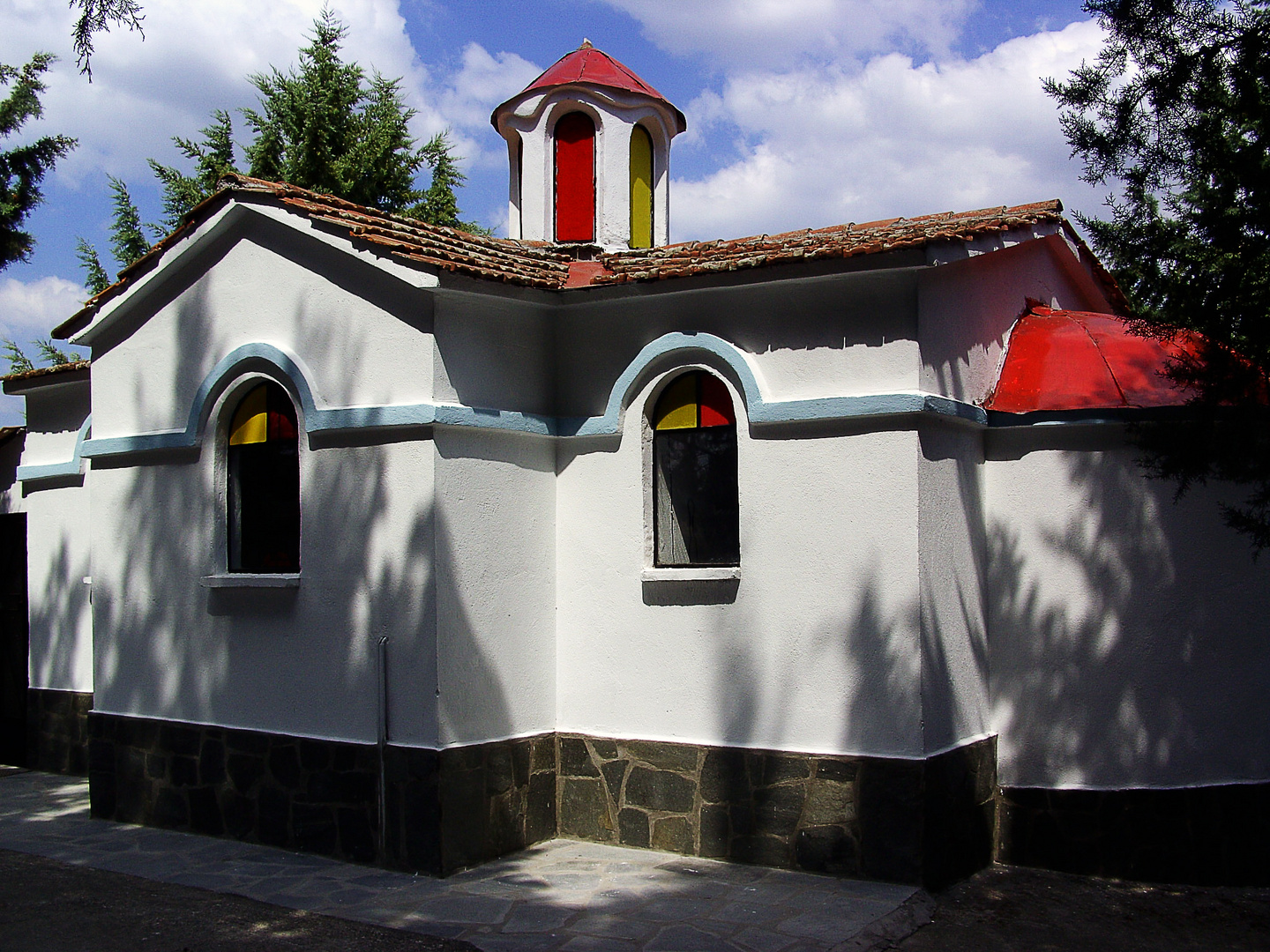 Kleine Friedhofskapelle irgendwo in den griechischen Bergen