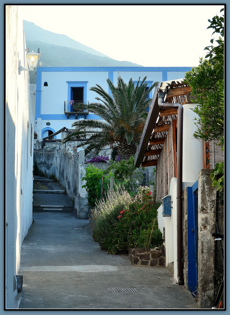 Kleine Gasse auf der Insel Stromboli