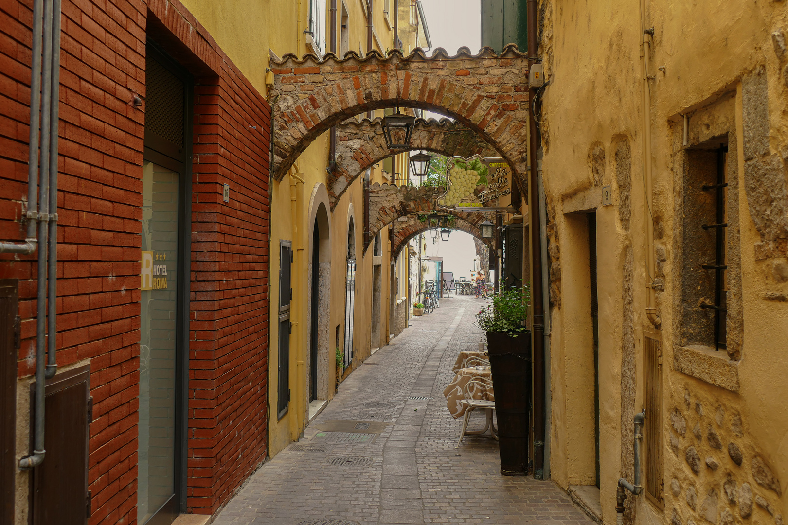  Kleine Gasse in Garda