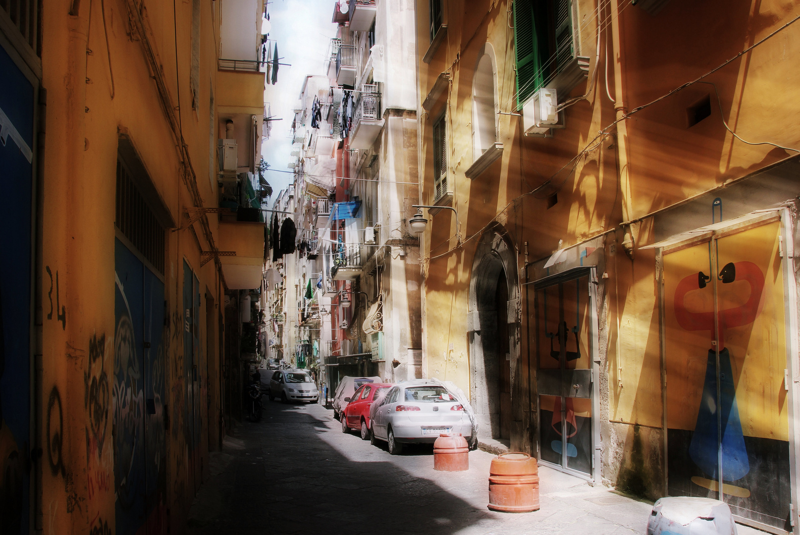 Kleine Gasse in Napoli /  Vicolo nel Napoli