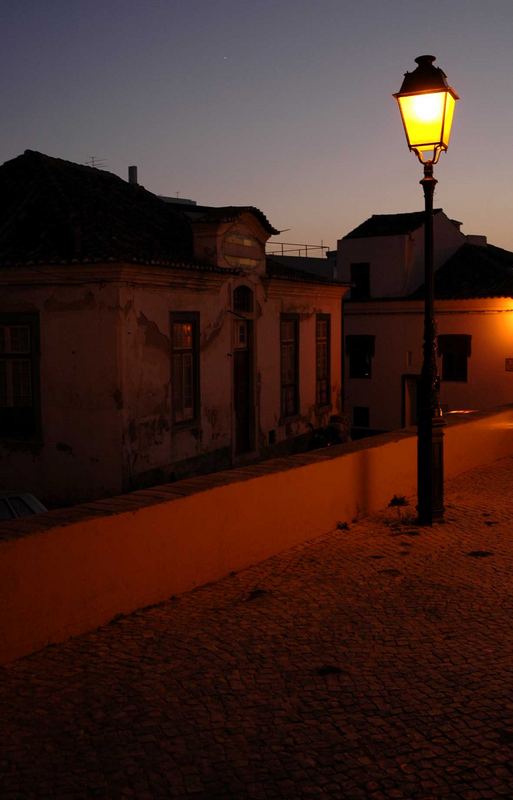 kleine Gasse in Portimao, Portugal