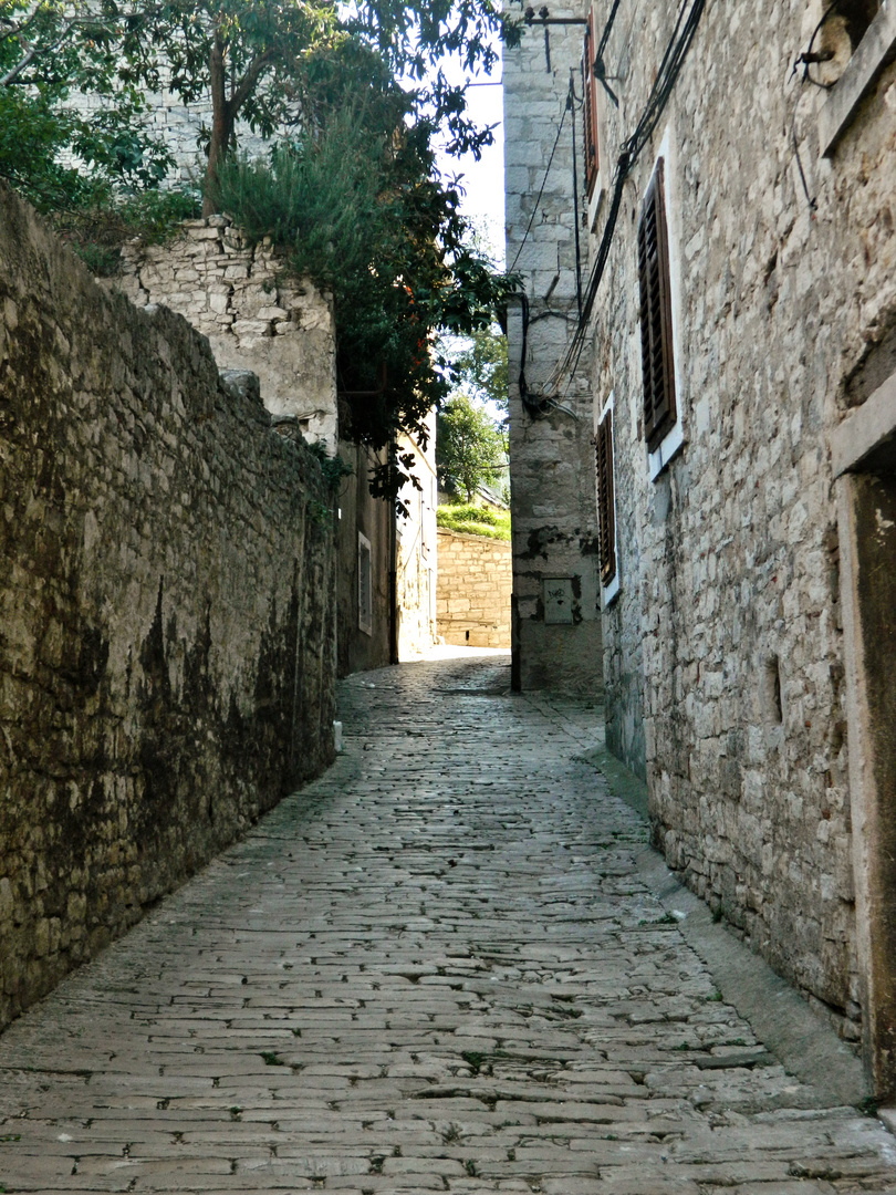 kleine Gasse in Pula