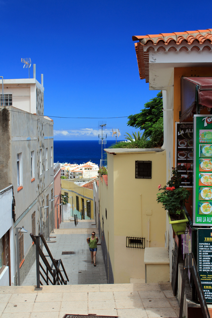 Kleine Gasse mit Meerblick