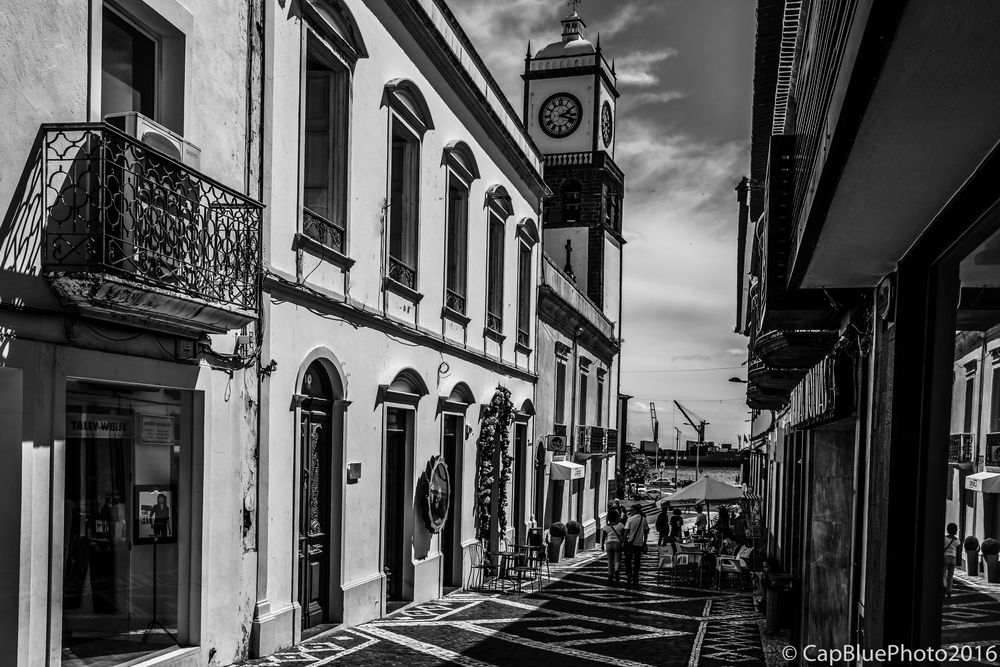 Kleine Gasse R A.J Almeda zur Igreja Matriz