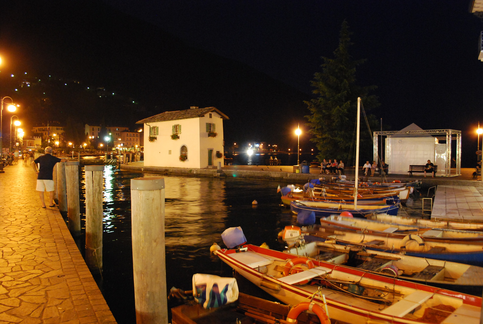Kleine Hafenstadt am Gardasee