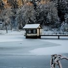 Kleine Hütte im Weiher (nach erstem Schnellfall)