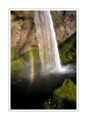 kleine Island-Serie: abendlicher Seljalandsfoss mit Lichtspiel