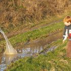 Kleine Jungs und Wasser