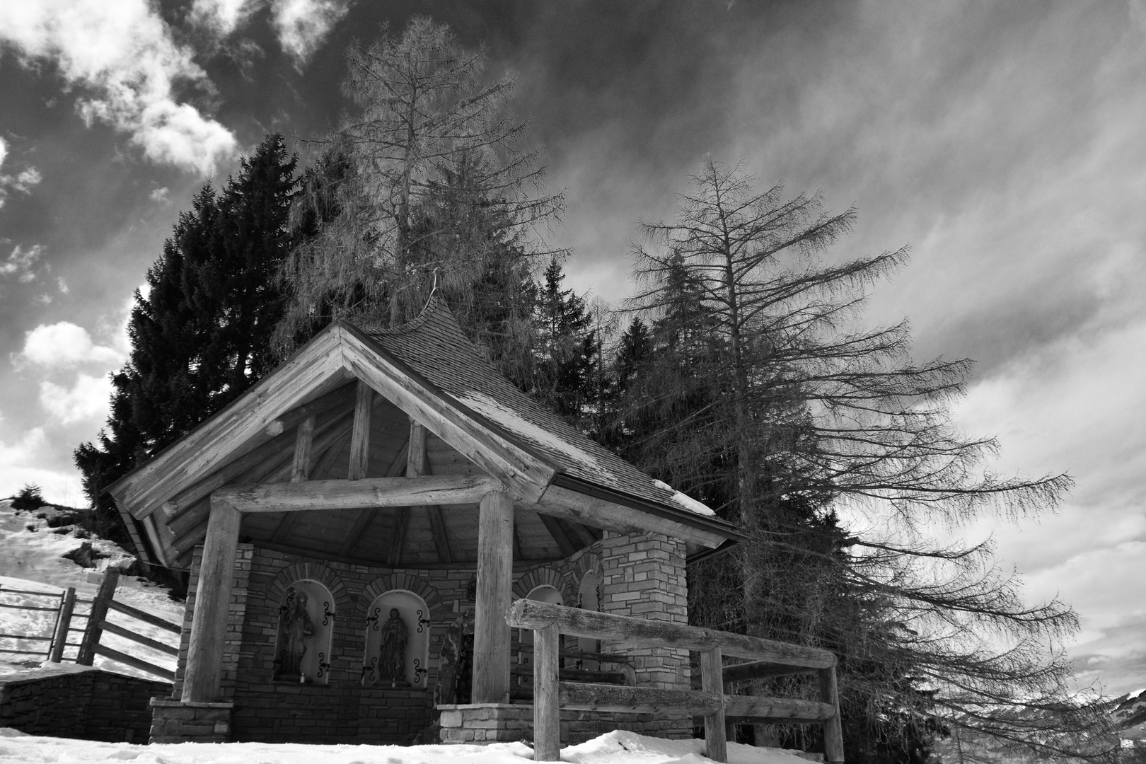 Kleine Kapelle am Berg