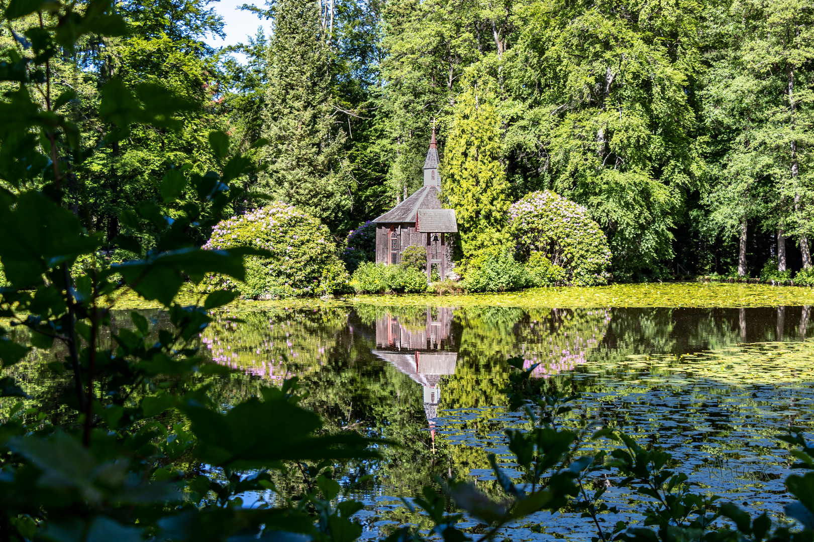 Kleine Kapelle am See