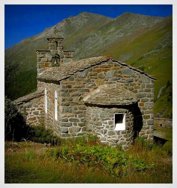 Kleine Kapelle am Wegesrand