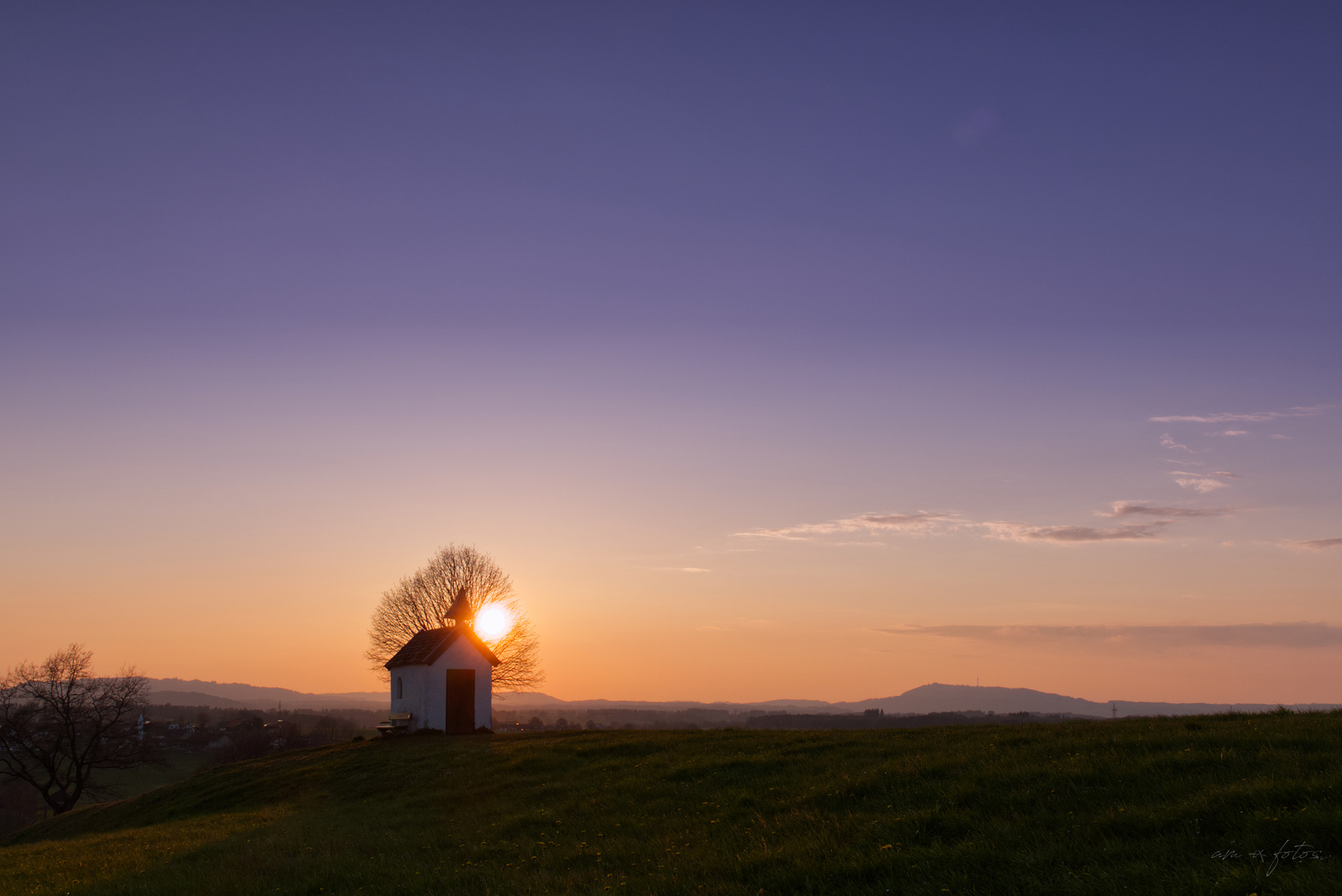 Kleine Kapelle im Abendrot