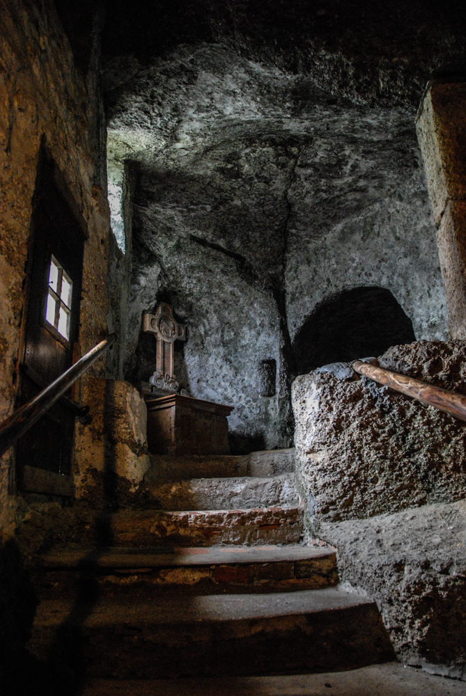 Kleine Kapelle im Berg