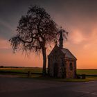 Kleine Kapelle im Sonnenaufgang