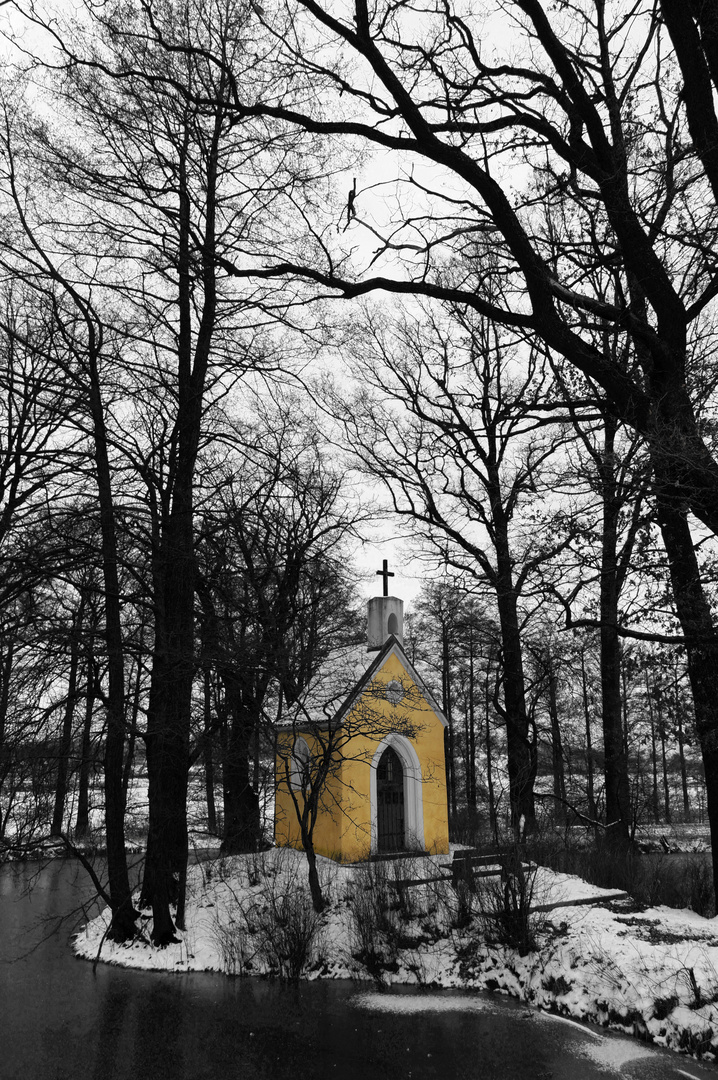 kleine Kapelle im Winter
