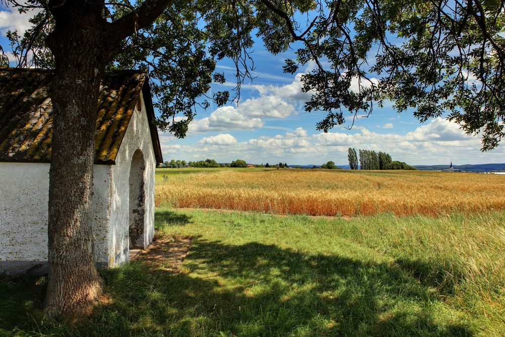 Kleine Kapelle mitten in der Natur