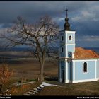 Kleine Kapelle unter den Wolken