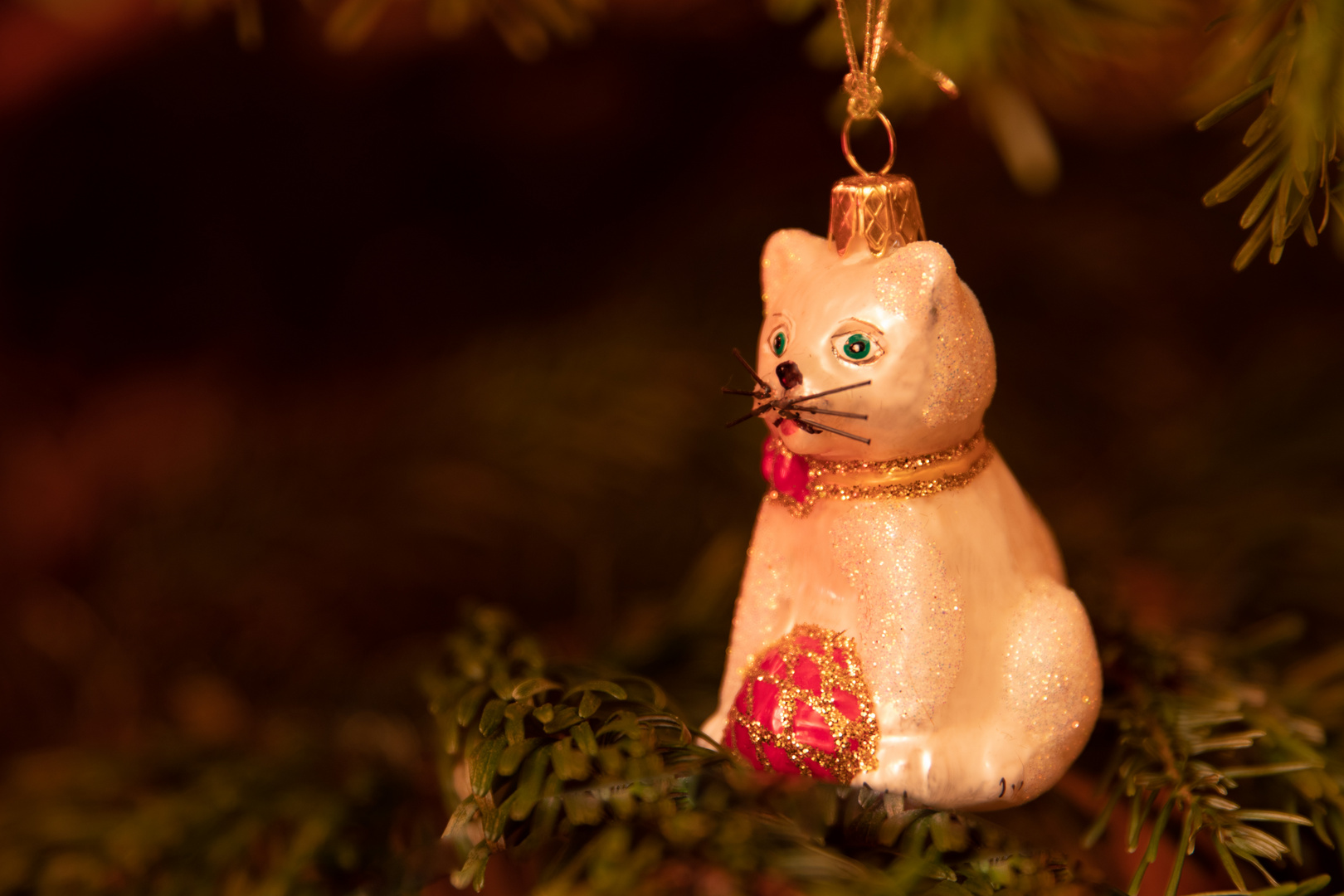 Kleine Katze als Christbaumanha?nger